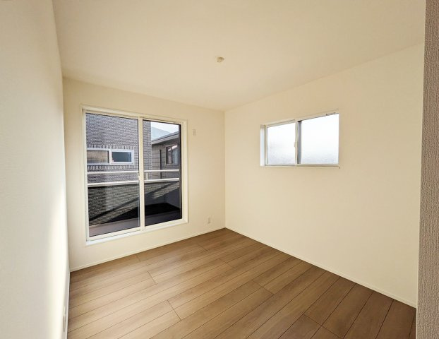 広々したバルコニーは洗濯干しに助かります