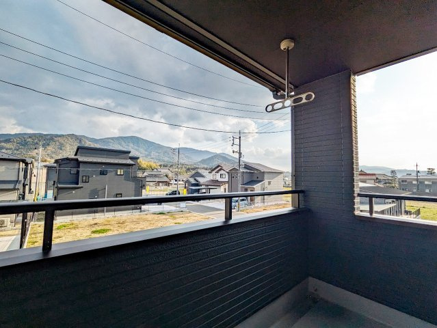 広々したバルコニーは洗濯干しに助かります