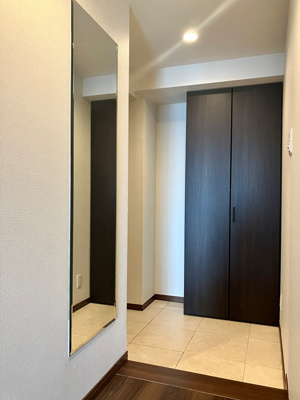 収納もある玄関です