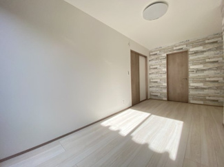 約7帖の洋室は広々としたウォークインクローゼット付きです。