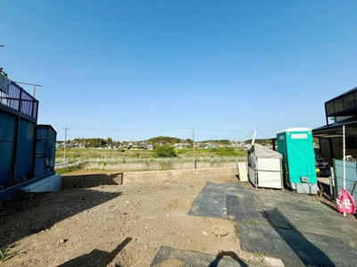日当たりのよい開放感のある土地です。前面道路からのアクセスもしやすい立地になっています。
