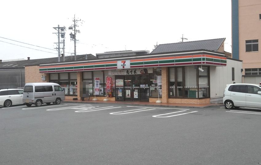 セブン−イレブン津市上浜町３丁目店