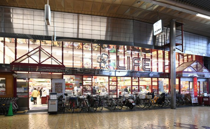 ライフ 岡町店