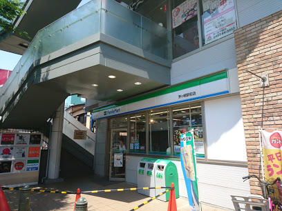 ファミリーマート茅ヶ崎駅前