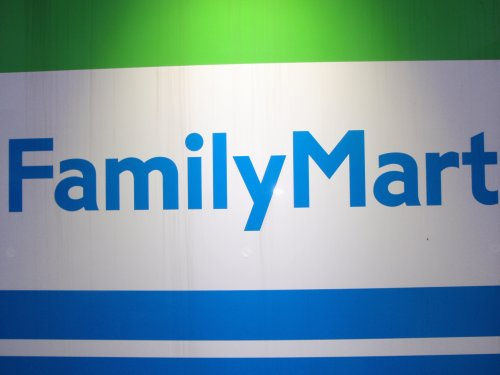 ファミリーマート 浦和本太店