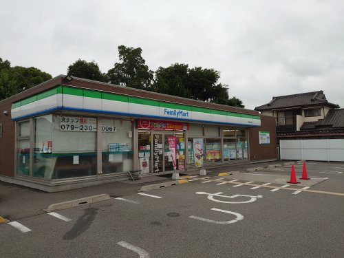 ファミリーマート　英賀春日町店