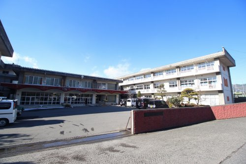 女鳥羽中学校