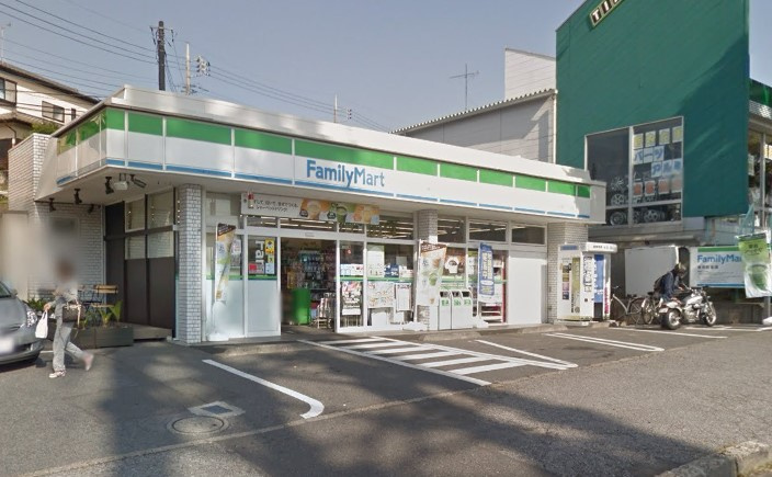 ファミリーマート 小金原八丁目店
