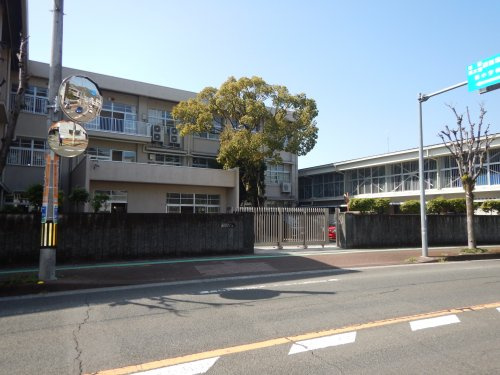 秦小学校