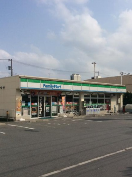 ファミリーマート 六町駅前店