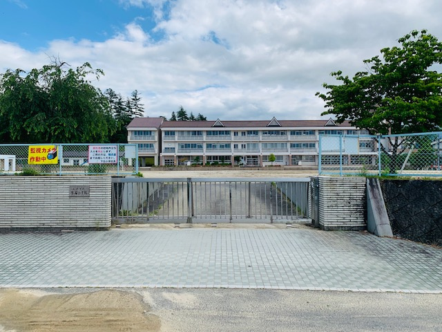 下石小学校