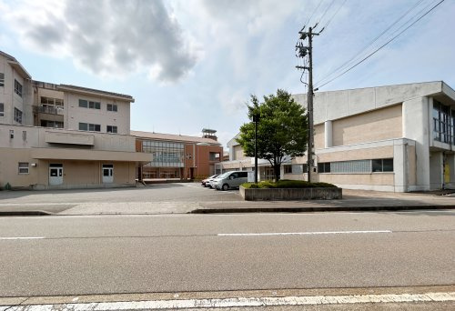 津幡町立津幡中学校