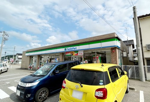 ファミリーマート　本津幡駅前店