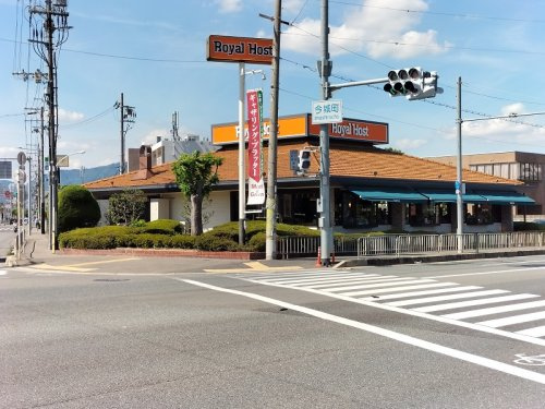 ロイヤルホスト高槻店