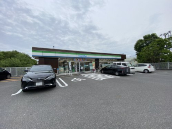 ファミリーマート津岩田店