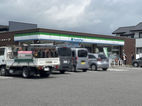 ファミリーマート芸濃グリーンロード店