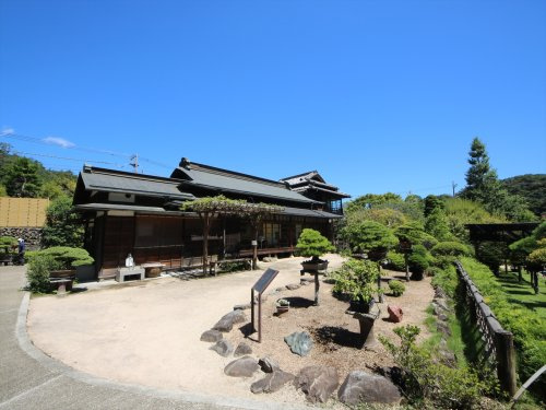 裏高尾町――その魅力は「梅郷と歴史街道の町並み」